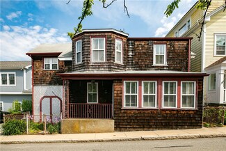 60 Dixon St, Newport, RI 02840
