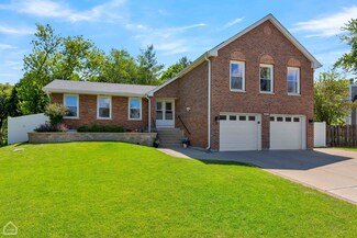 1037 Warwick Cir S, Hoffman Estates, IL 60169