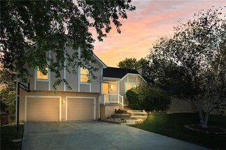 718 Meadow Ln, Raymore, MO 64083