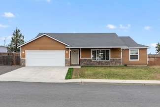 717 SE Cross Ln, Madras, OR 97741