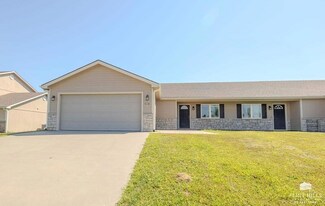 420 Highland Grove Dr, Manhattan, KS 66503