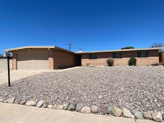 8821 E Mcclellan St, Tucson, AZ 85710