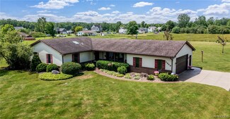 5949 Dunnigan Rd, Lockport, NY 14094