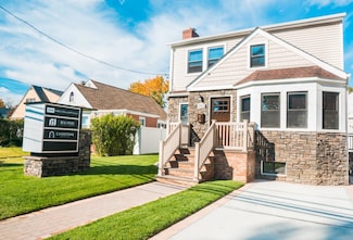 749 Front St, Hempstead, NY 11550