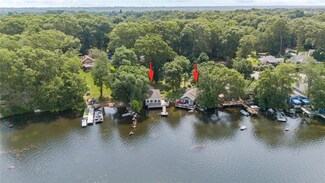 106 Forand Ln, Tiverton, RI 02878