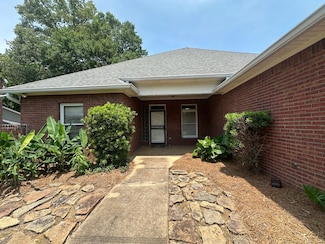 902 Oak Trail, Canton, MS 39046
