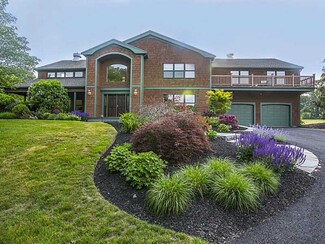 315 Berkeley Ave, Middletown, RI 02842