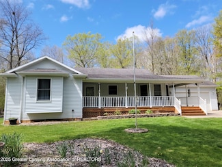 10004 Lakeside Dr, Perrinton, MI 48871