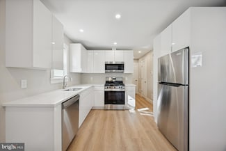 118 Bartram Ave, Essington, PA 19029