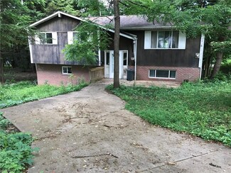 916 Naish Ave, Williamstown, WV 26187