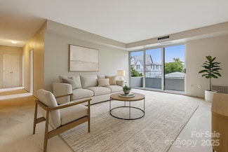 1300 Reece Rd Unit 305, Charlotte, NC 28209