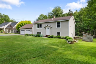 30 Meadow Brook Dr, Belgrade, ME 04917