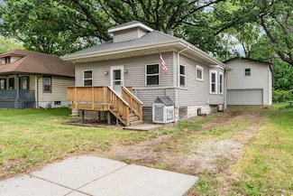 909 Woods Ave, Joliet, IL 60436