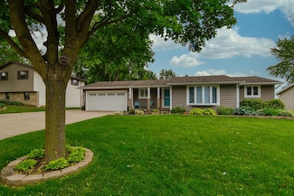 1135 Sharie Ln, Green Bay, WI 54304