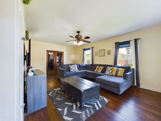 4927 Crockett Blvd, Galveston, TX 77551