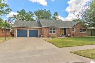 2106 N Mary-Ellen St, Pampa, TX 79065