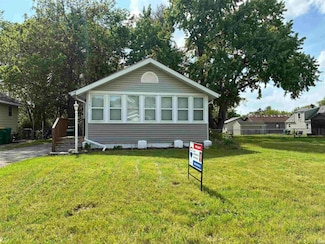 121 Lawndale Ave, Mishawaka, IN 46544