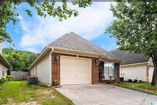 347 Forest Lakes Dr, Sterrett, AL 35147