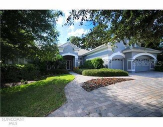 10038 Botanica Dr, Largo, FL 33778