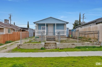 221 Philippine St, Taft, CA 93268