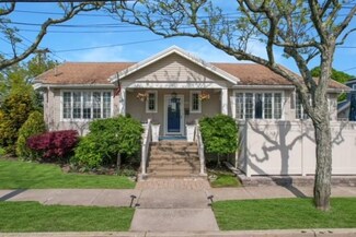 350 Beach 147th St, Rockaway Park, NY 11694