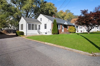 12 Oakland Ave, Johnston, RI 02919