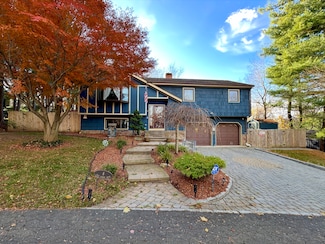 8 Snug Harbor Dr, Danbury, CT 06811