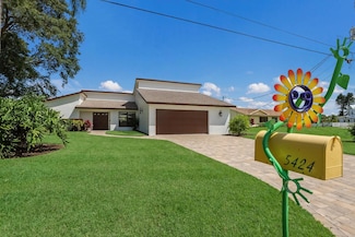 5424 America Dr, Sarasota, FL 34231