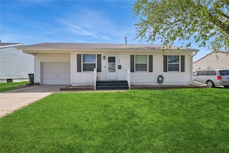 5621 Plainview Dr NW, Cedar Rapids, IA 52405