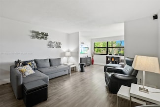 10451 Sunrise Lakes Blvd Unit 203, Sunrise, FL 33322