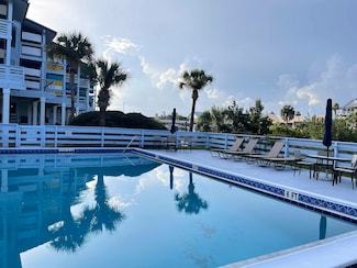 35 Harbour Point Dr, Crawfordville, FL 32327