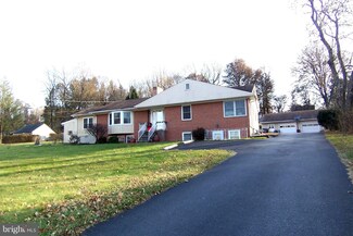 15384 Orchard Ave, Blue Ridge Summit, PA 17214