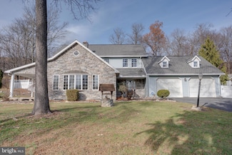 221 Cliffside Dr, Lewistown, PA 17044