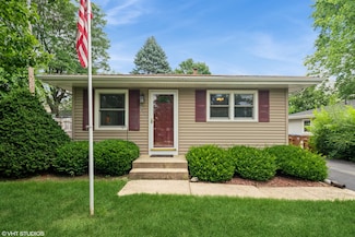 N155 Leonard St, Winfield, IL 60190