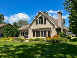 2318 Hillside Ct, La Porte, IN 46350