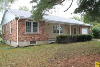 205 Center St, La Monte, MO 65337