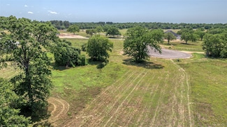 398 S Oak St, Bellville, TX 77418