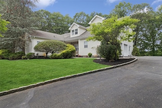 3 Heidi Ln, Mount Sinai, NY 11766
