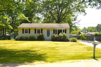 13 Maplewood Ave, Windham, ME 04062