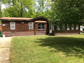 9883 Bayberry Ln, Garrettsville, OH 44231