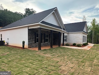 327 Ayers Creek Dr, Toccoa, GA 30577