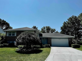 831 E Franklin St, Macomb, IL 61455