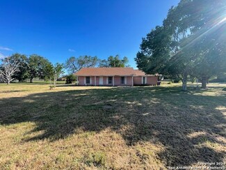 1519 E Sarah Dewitt Dr, Gonzales, TX 78629