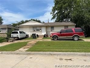 215 E 53rd St N, Tulsa, OK 74126