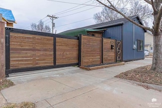 614 N 9th St, Manhattan, KS 66502