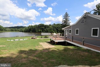 1065 Lake View Dr, Mohnton, PA 19540
