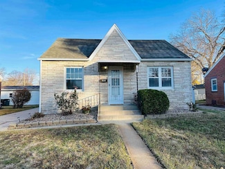 707 E 5th St, Hastings, NE 68901