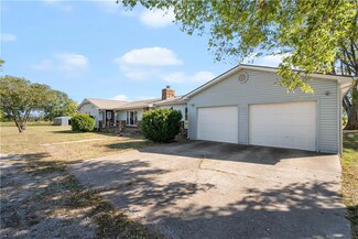 1441 15000 Rd, Altamont, KS 67330