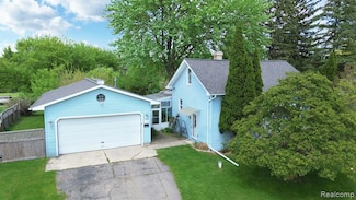 8107 E Bristol Rd, Davison, MI 48423