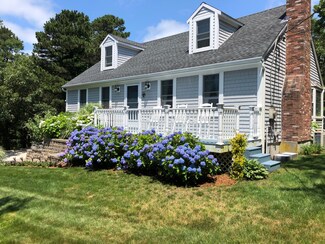 25 Marthas Ln, Harwich, MA 02645